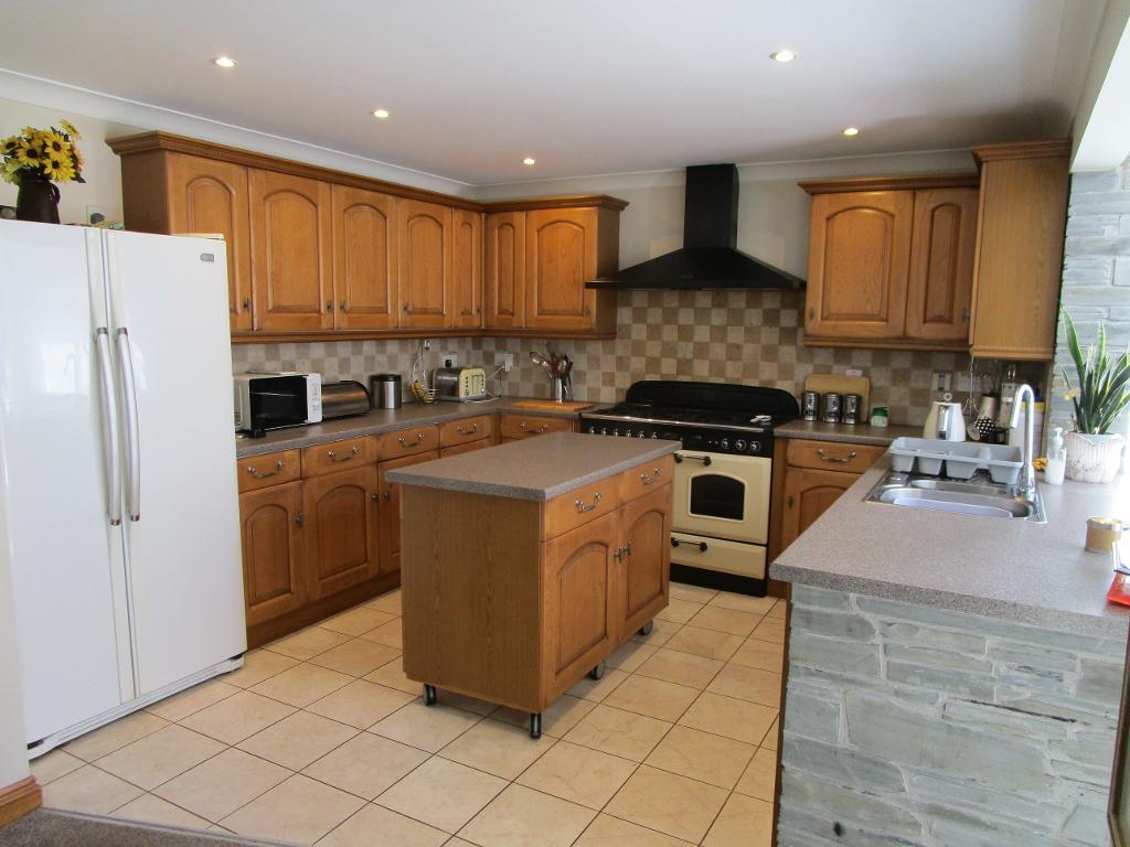 <c:out value='Villiers Close, Plymstock, Plymouth, Devon, PL9 7QP'/>